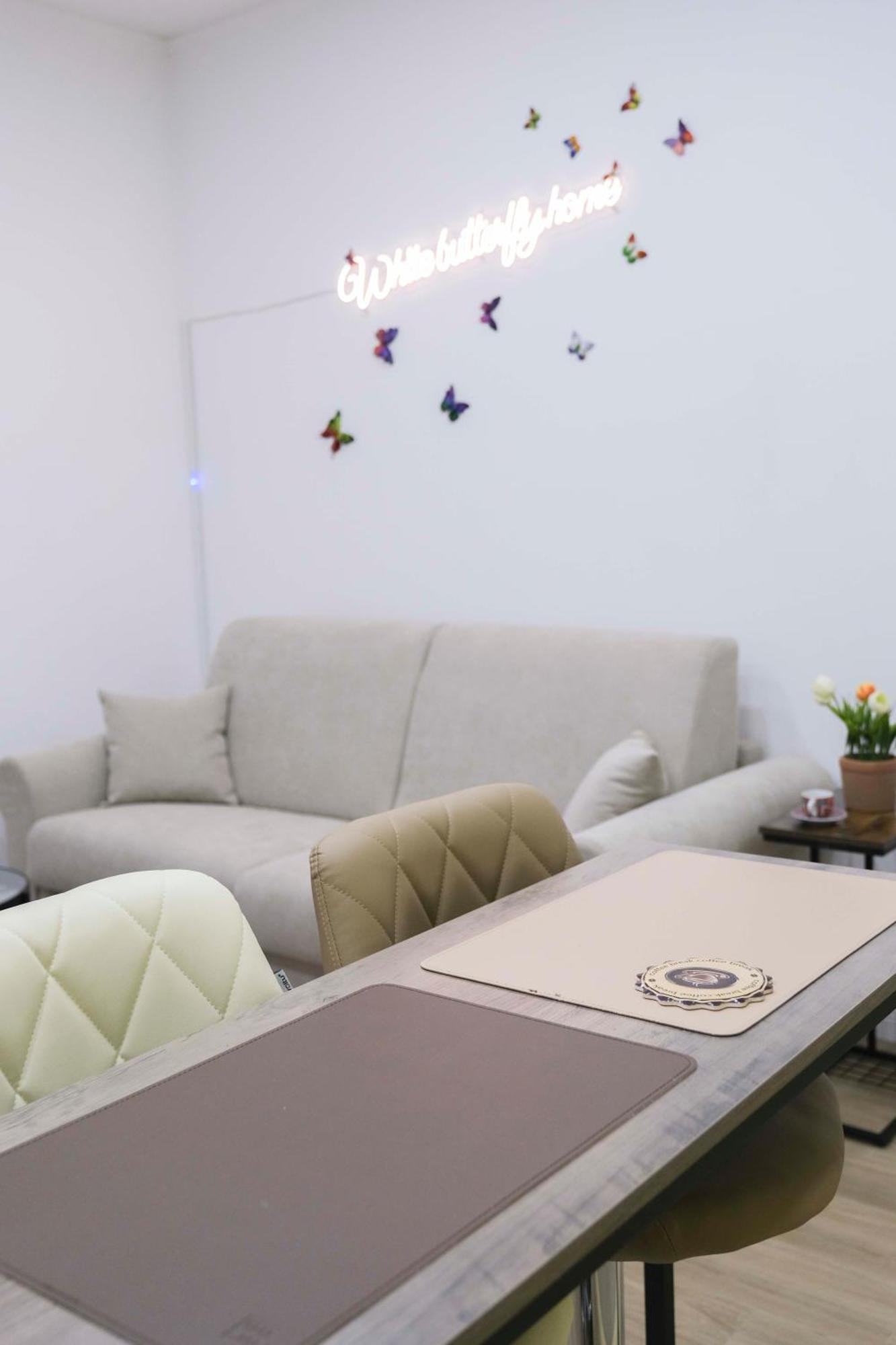 White Butterfly Home Naples Exterior photo